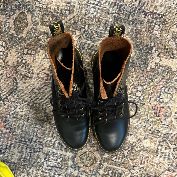 Dr. Martens Leona Platform Ankle Boot - Picture 5 of 6